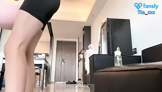 Tia can't help but want to be in the middle of the fitness and starts masturbating.