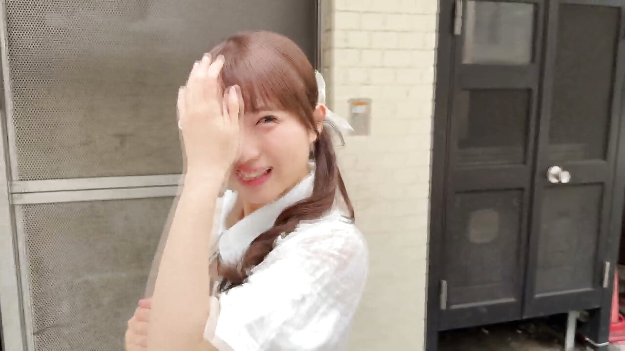 Yua (24), a baby-faced caregiver earning living expenses for her often ill mom, a nasty sex girl [Confirmed to become a sex buddy → pampering her chin]