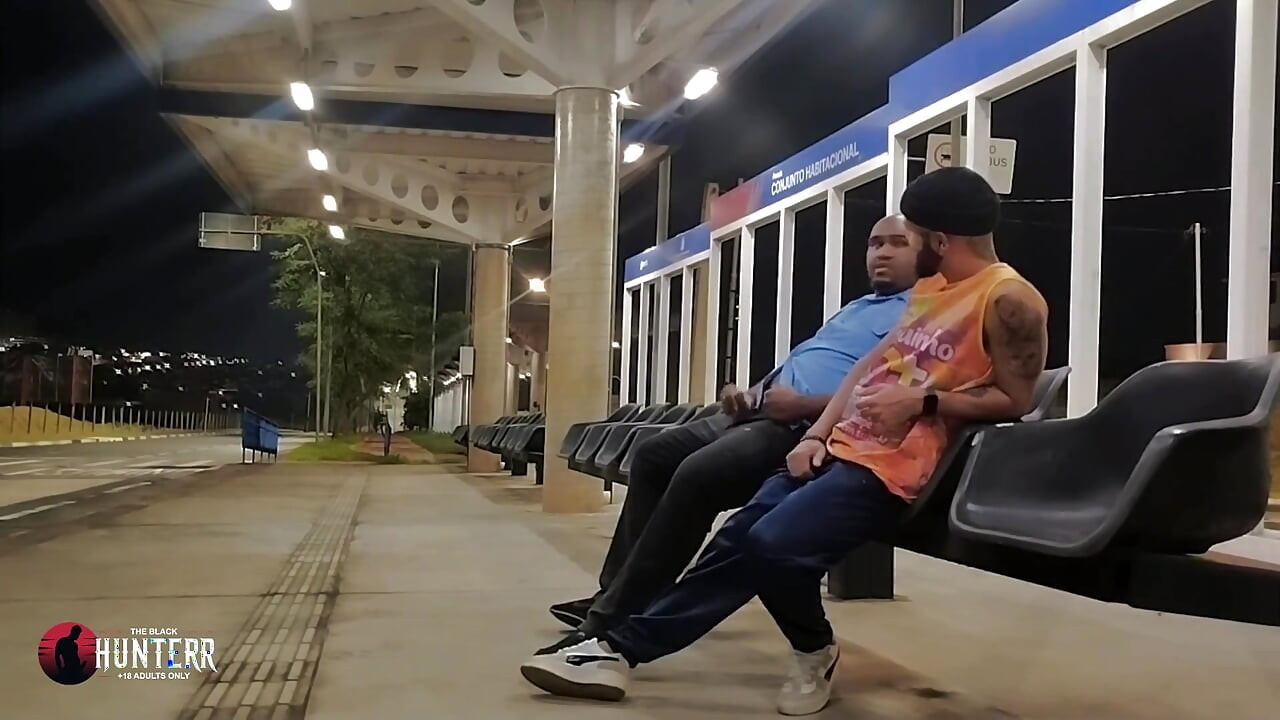 巴士司機在車站接載乘客的視頻2