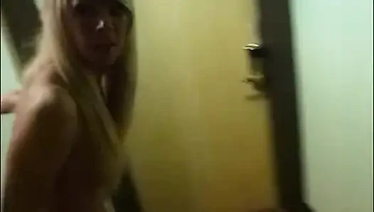 Pameran di Koridor Hotel