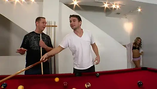 Havuz oyunlarını bölüyor