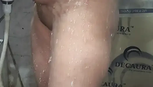 Pertama kali masturbasi di kamar mandi!