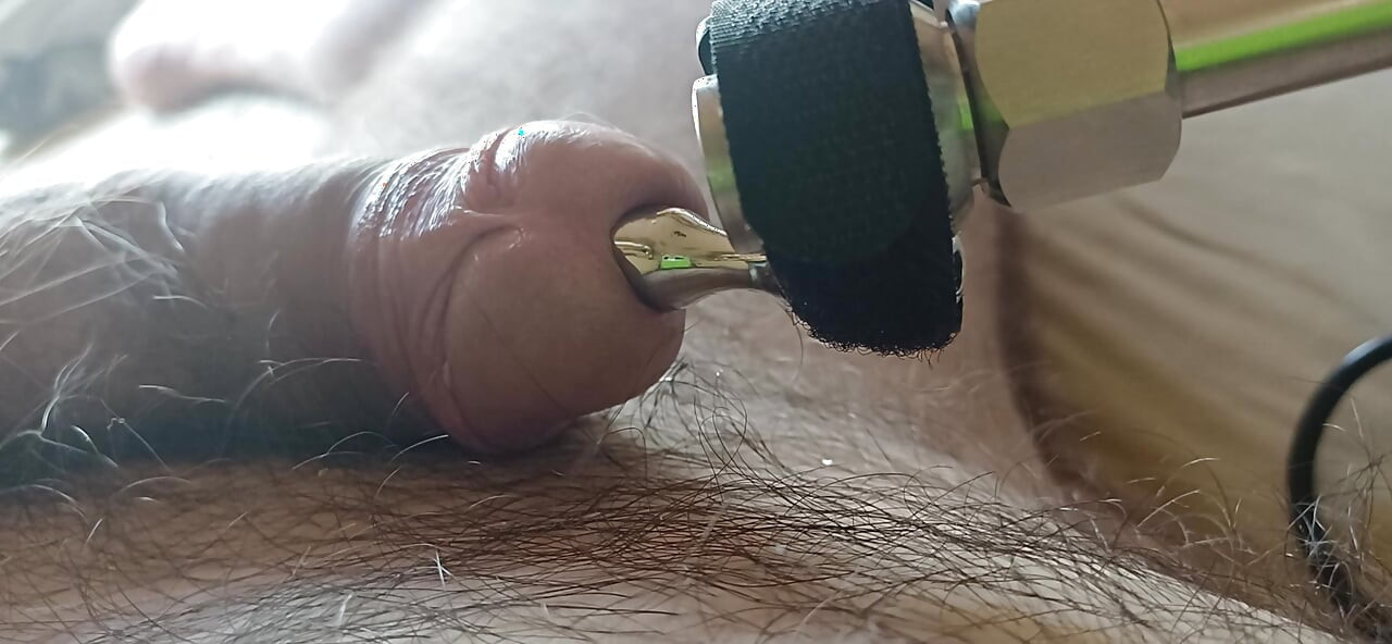 Fuck machine stretches and fucks my cock