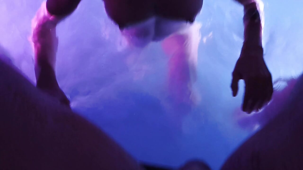 おい!スパでセックスしたんだ!