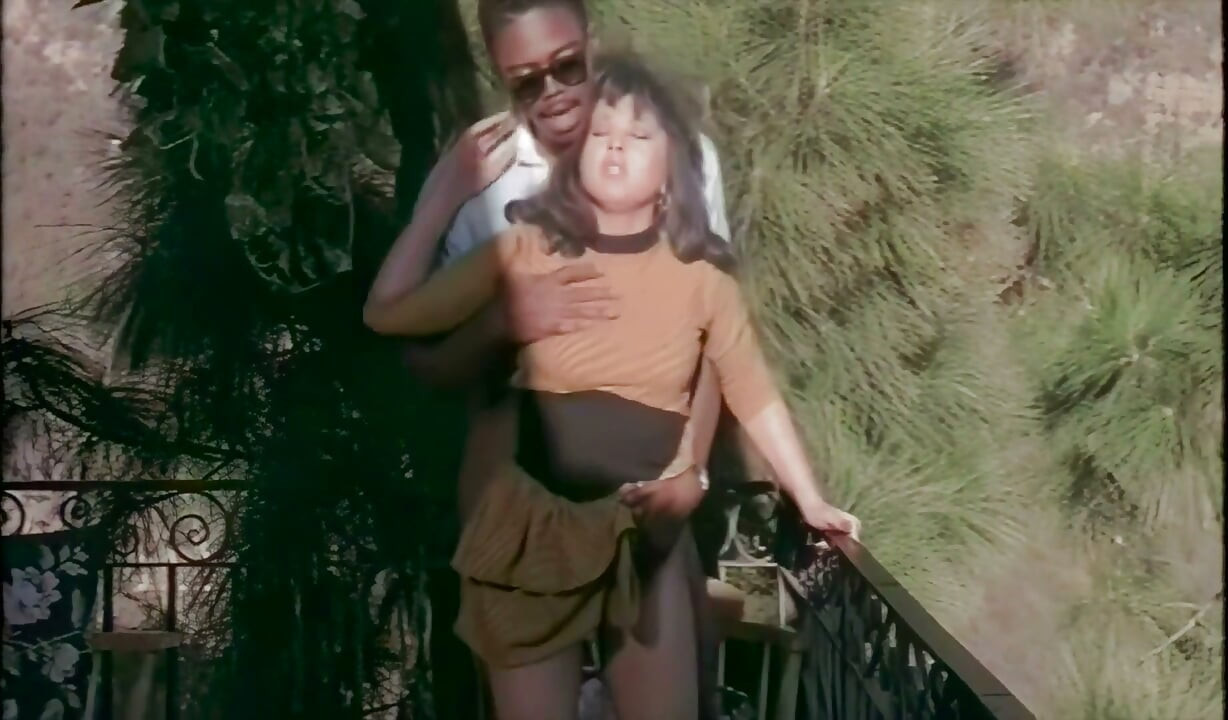 This Vintage Slut Takes a Nice Black Cock Under the Los Angeles Sky