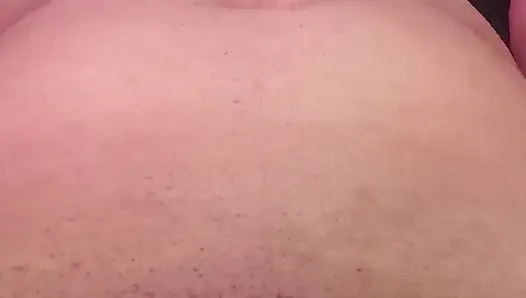 Esmer kız yatak odasında