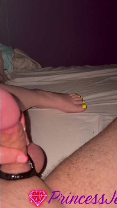 Real amateur handjom pretty feet | Clip 1