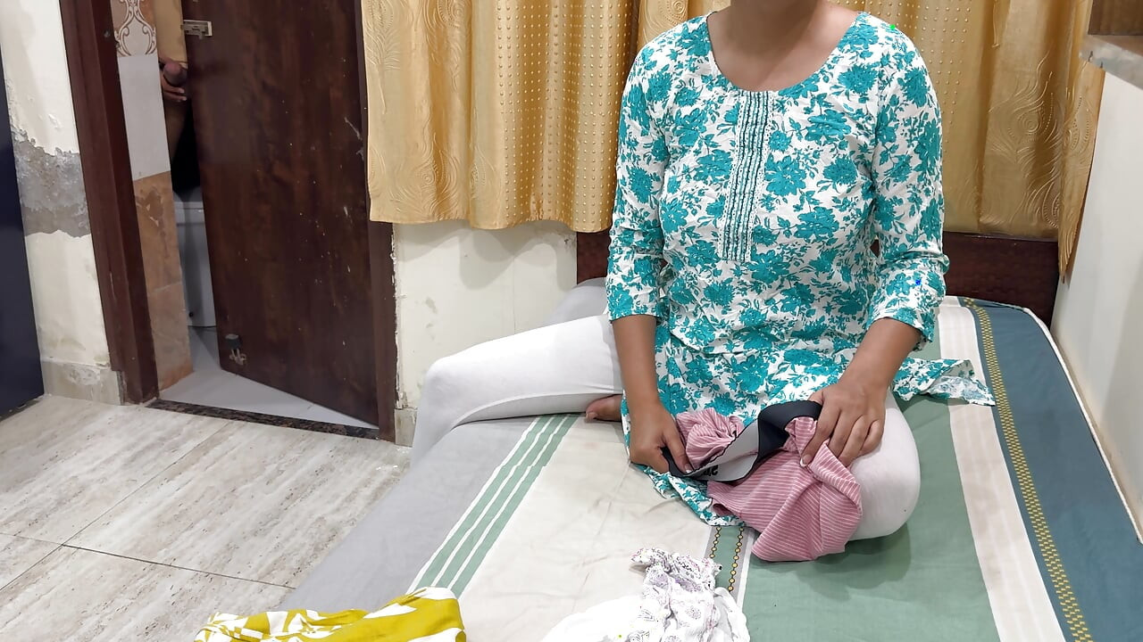 Bhabhi sexy a fost sedusă de cumnat prin flirt și apoi au făcut sex toată noaptea.