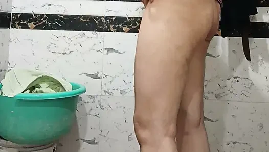 Priya bhabi güzel vücut gösterisi