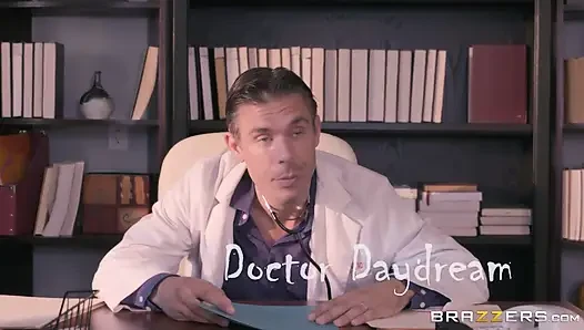 Doktorlar maceraları - Christie Stevens anal ve kalça yüklerini seviyor