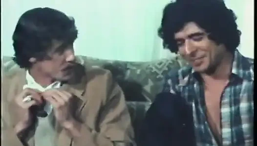 Sürtük iki adam tarafından sikiliyor ve dölleniyor nostaljik porno üçlü seks