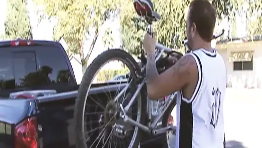 Yakalanan ev kadınları sahne 3_housewife büyük memeli sarışın bebek üstte döl seviyor