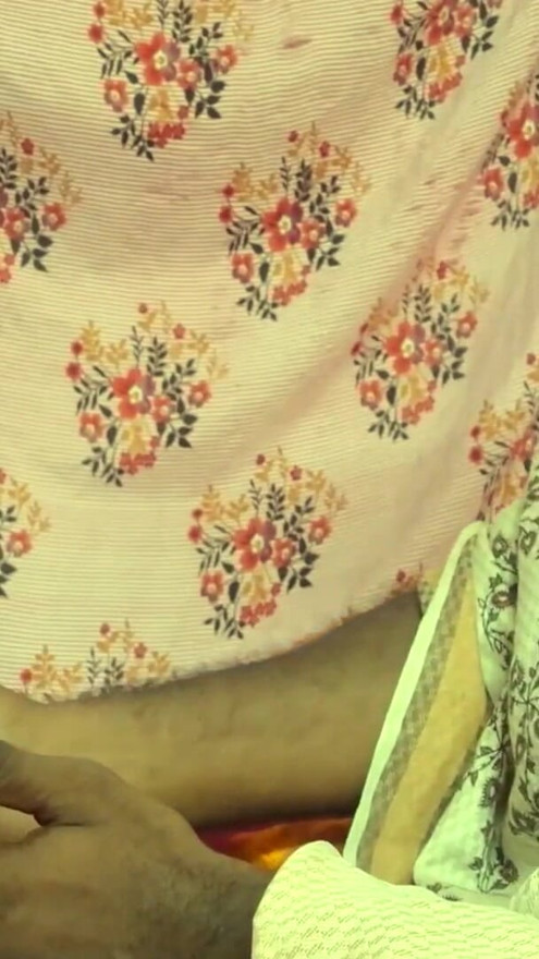 भारतीय स्वामीजी आपल्या भक्ताला चोदतात | भाग १