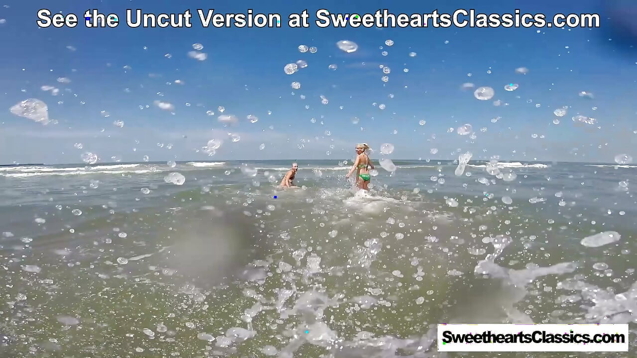 Surf's Up! 4 lesbiene drăguțe în croazieră la SweetheartsClassics