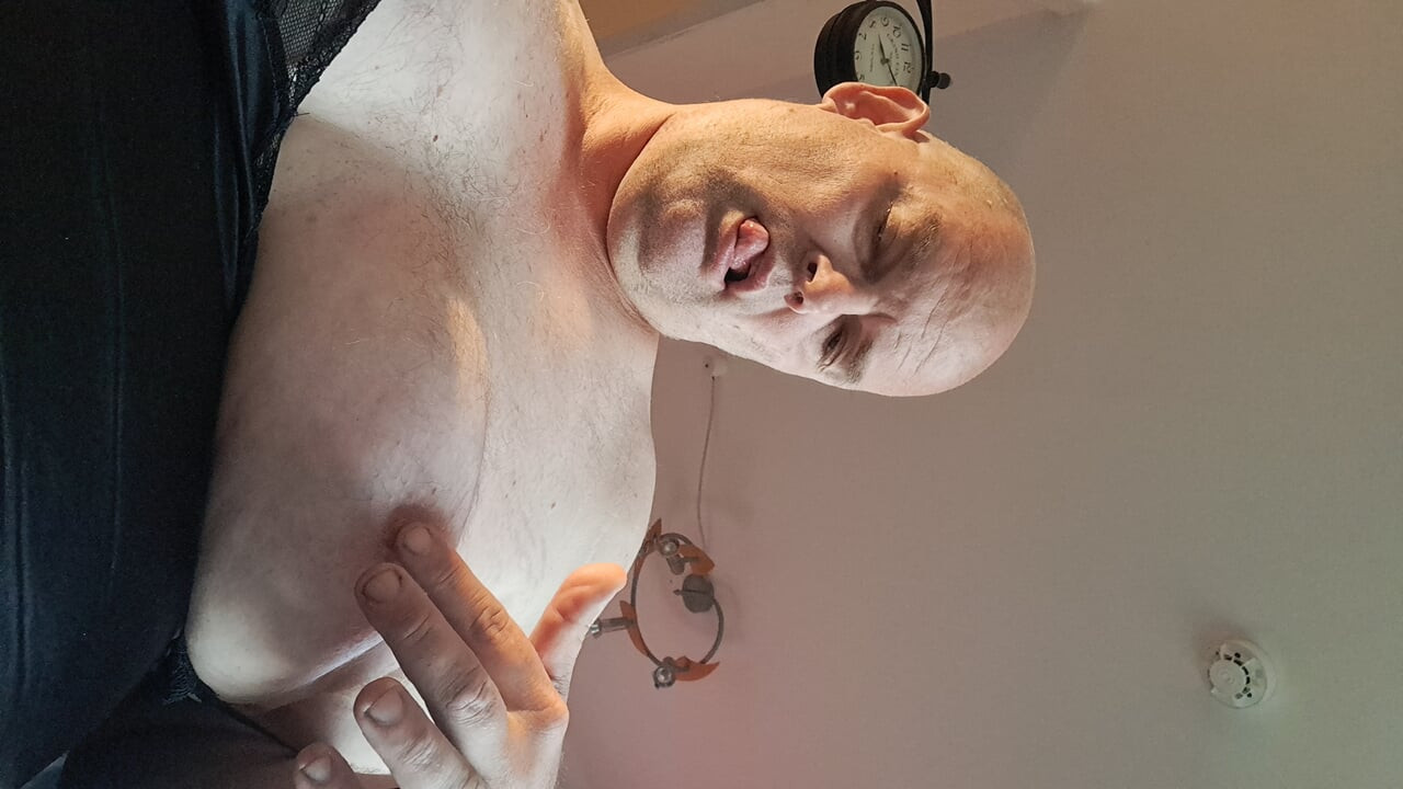 Η σκύλα γίνεται όλο και πιο Kinky