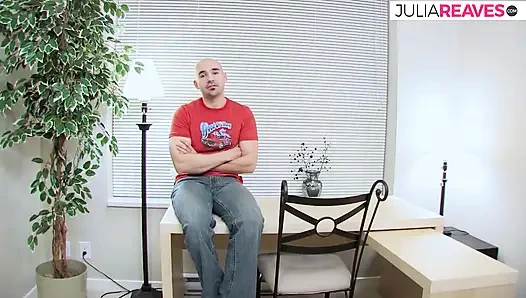 Ateşli kız kanepede sert sikildikten sonra yüzünü dölle kaplıyor