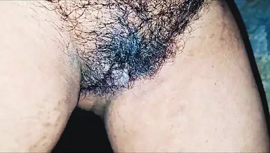 Desi-mädchen Fingert Ihre Muschi Und Massiert Ihre Muschi Und Drückt Ihre Möpse.