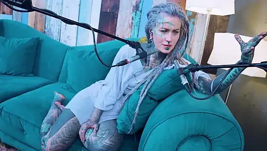 Я говорю об I - Изоляция - подкаст ASMR, SFW говорит готессу, худенькая девушка дреды татуированная модель татуированная девушка