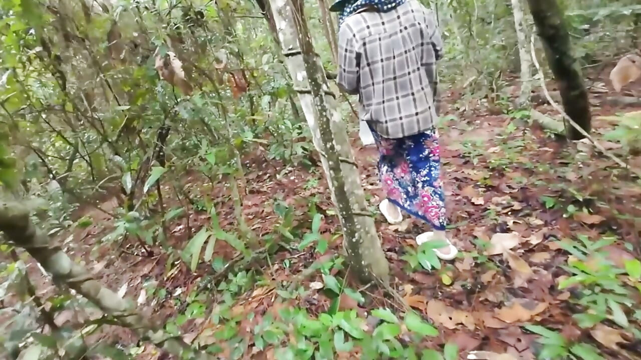 Thai Teenager Walks around Picking Mushrooms and Gets Fucked in the Pussy. Thai Audio