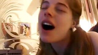 Французская юная подруга трахается с камшотом на лицо в любительском видео