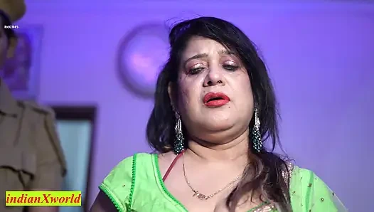 Seks fantasi rich madam sama penjaga hotel! Indian Sex