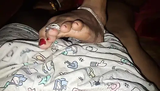 Сводная сестра-невестка сосет хуй сводного брата и глотает его молоко, лучший минет