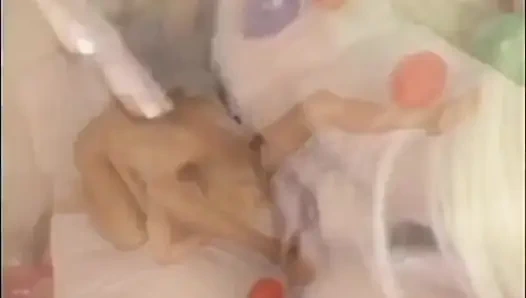 Dua cewek hot rambut pirang lagi asyikan ngemah sampai meringis keenakan