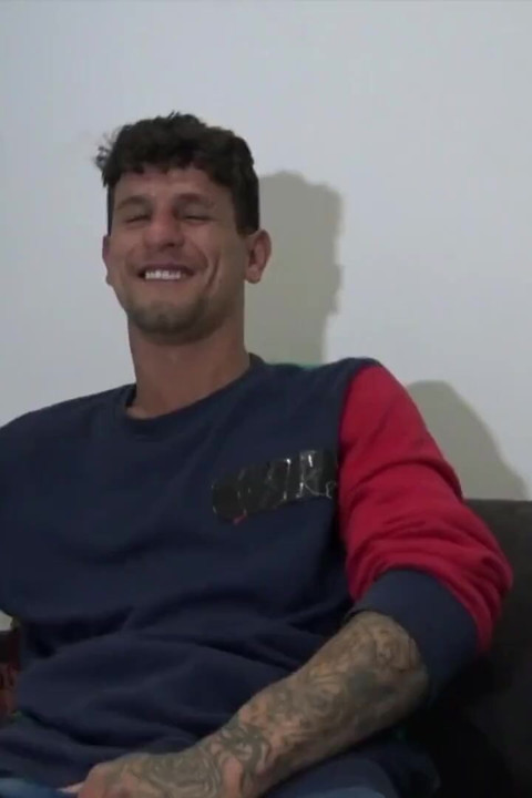 Heteroseksüel adam heteroseksüel arkadaşıyla eğlenmeyi kabul etti