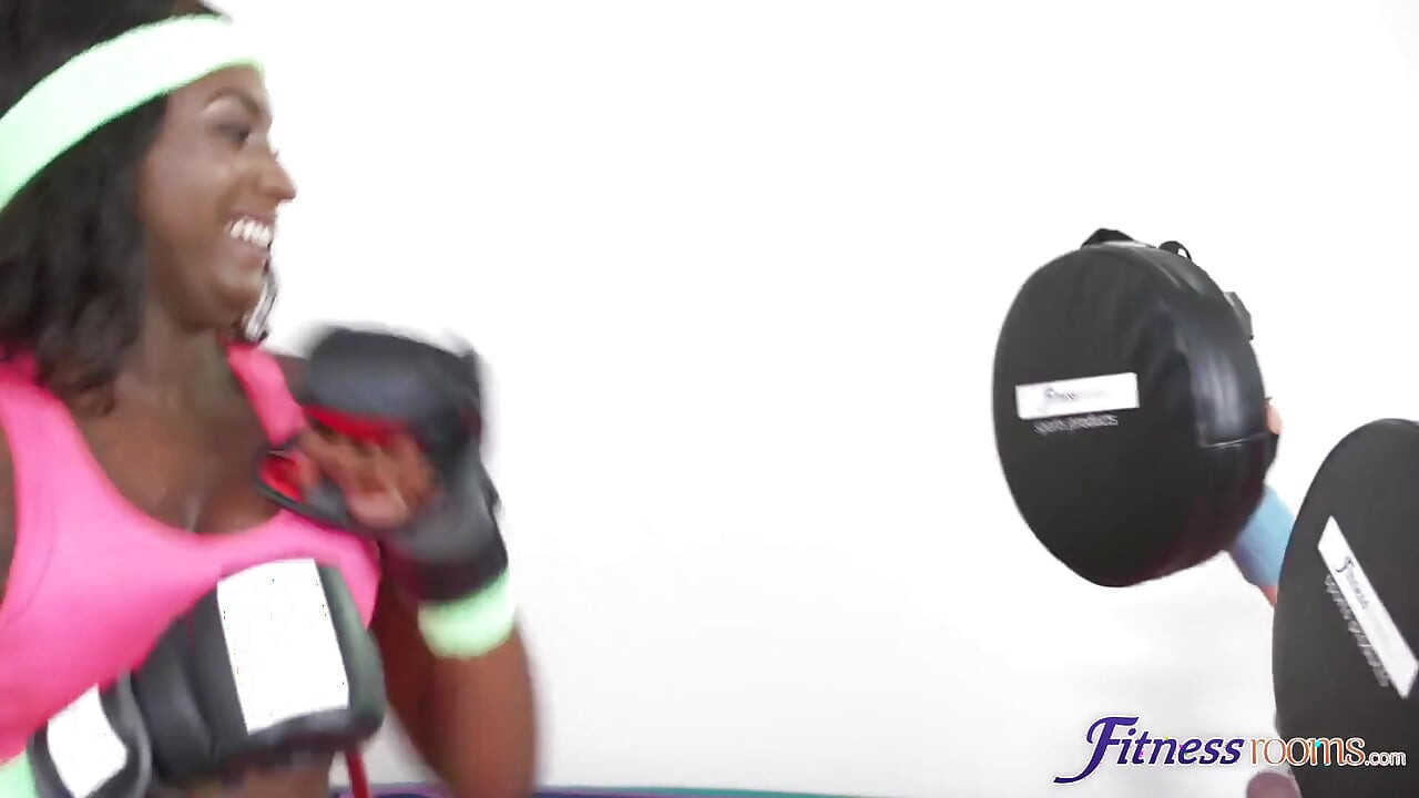 Fitness Rooms - Athletic Black Jai James Struggles Through Reps Before Katana Starts Passionate Pussy Play