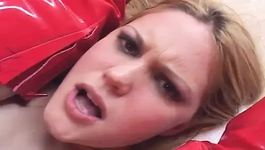 Cewek super semok rambut pirang lagi asik seks anal dan dicrot sperma hangat