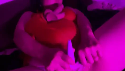 Помогаю замужней женщине мастурбировать с использованием дилдо