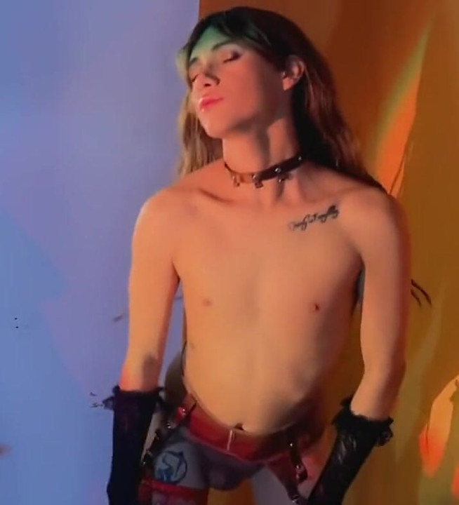 Femboy Takıntısı - Bölüm 4: Altın Okşamalar