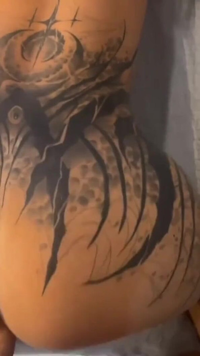 Uartig gift kvinde inviterede mig til at spise hendes fisse, mens hendes mand gik på arbejde | Klip 2