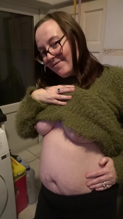人妻炫耀乳房