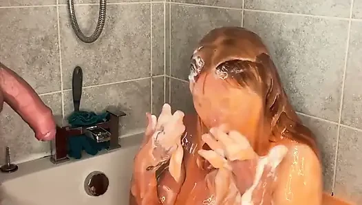 ıslak yüze boşalma ve silahlı sakso