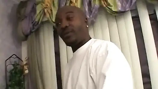 Cewek kulit putih nyeping kontol pria kulit hitam