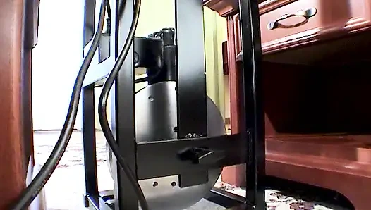 Teen Anni пробует большой член