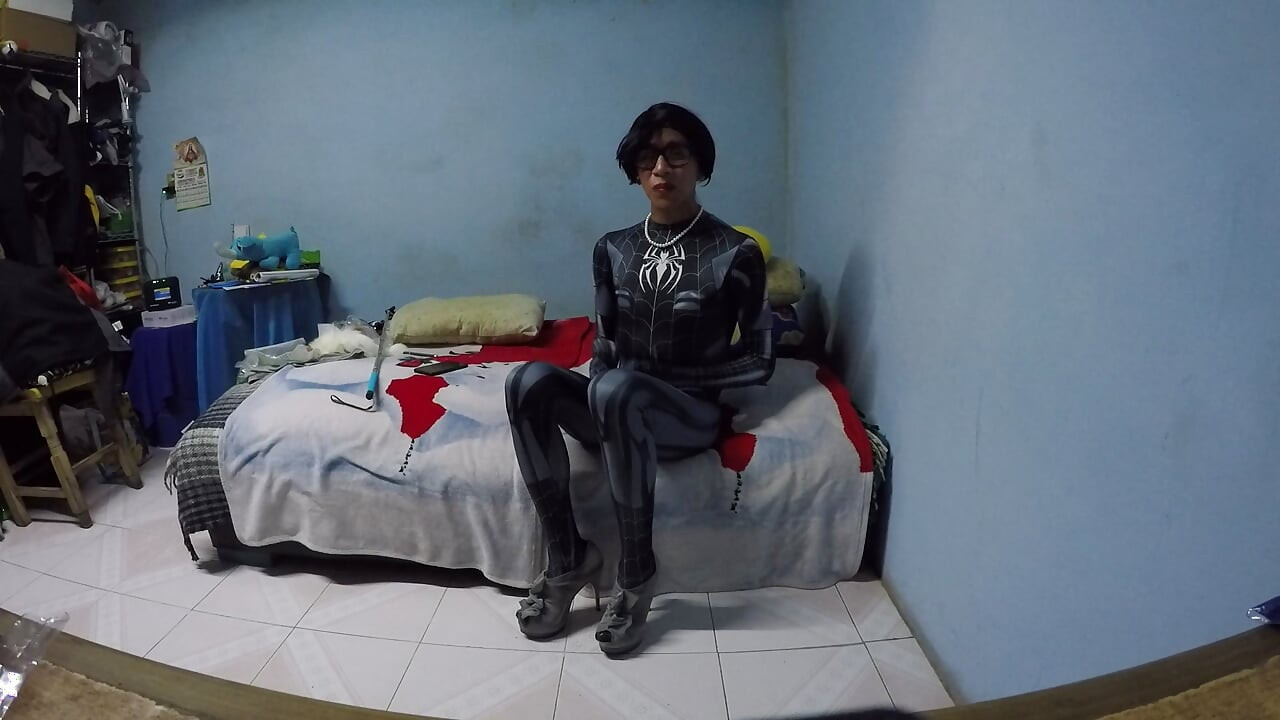 Joselynne crossdresser örümcek kostümlü dildo emmeye hazır bölüm bir