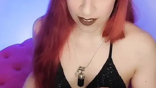 Cuckolds Juga Merayakan Halloween... Tapi Menyenangkan Penampilan Slutty Mereka Cinta!