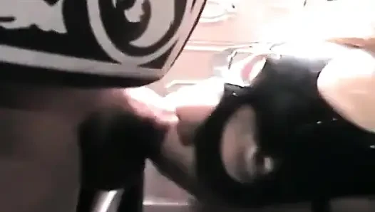 Beri aku trik dan aku akan memberimu hadiah nyata