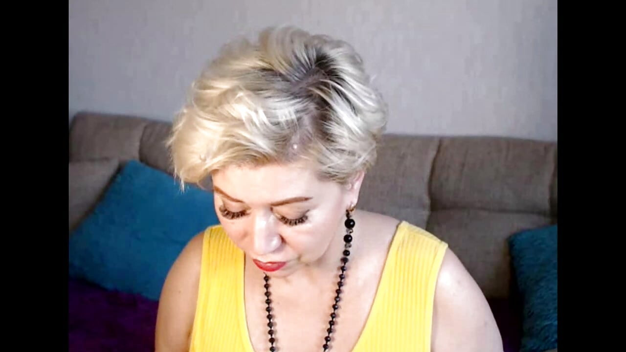 Aimee and Peter are filming a music video for their song with the final result at the end...