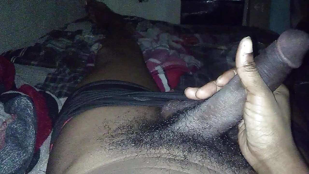 Sesi jack off kontol besar pria kulit hitam dengan tubuh semok yang lagi sange berat