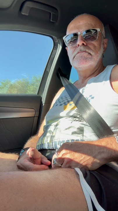 Daddy wanking un his car