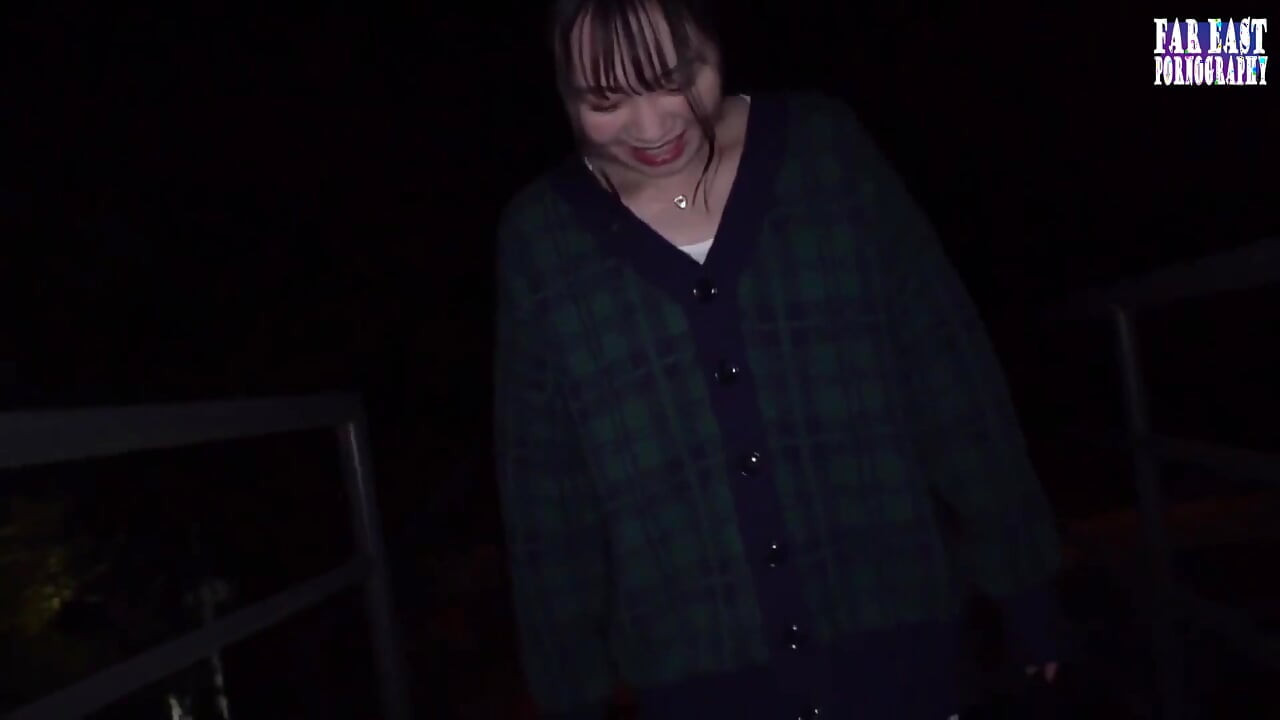 Slick Oil Soaked Gulp με ένα χαμογελαστό F Cup Tease σε μια ολισθηρή γιορτή ολόκληρου του σώματος Μέρος 4