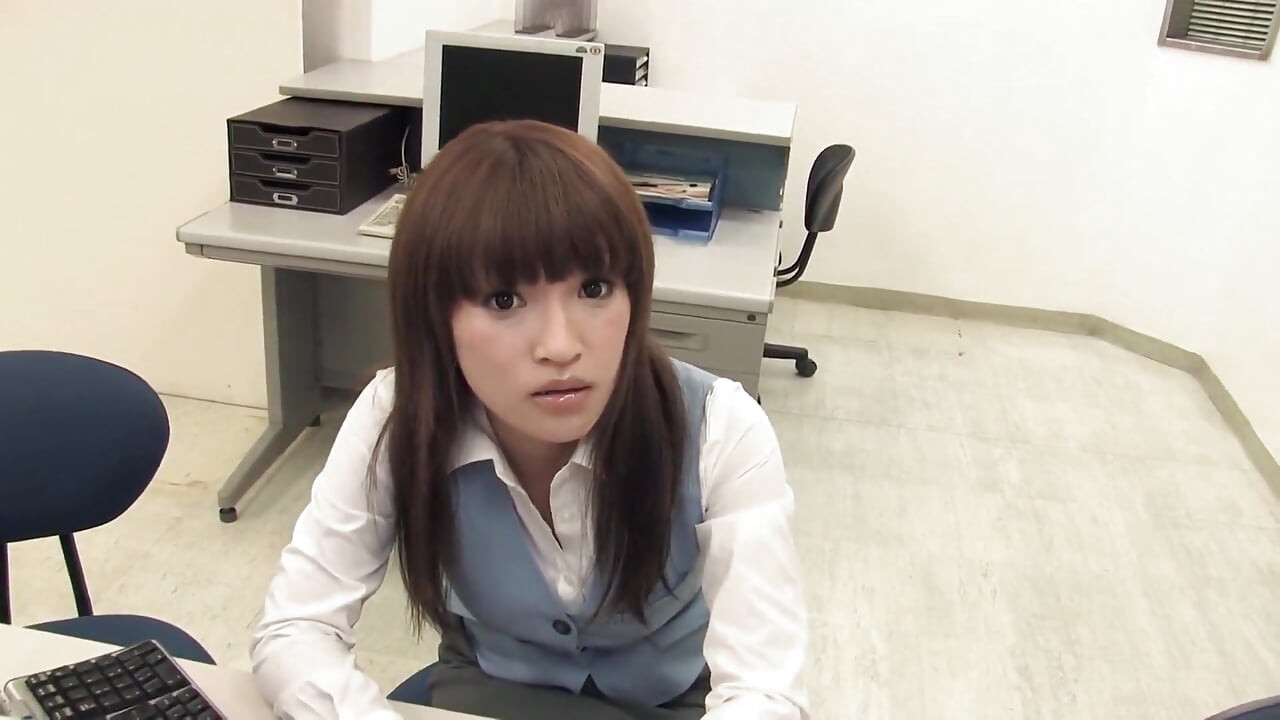 Lovely Japanese girl takes turns in sucking many hard cocks