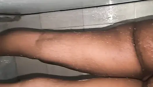 Komşu komşu tarafından sikişmeye hazır yakalandı