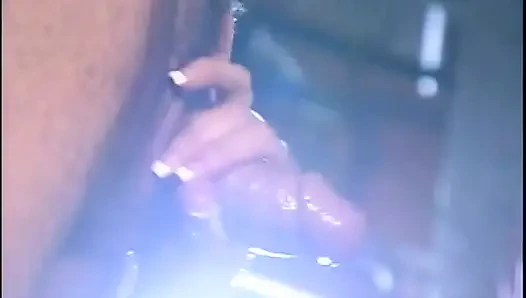 Beyaz güzel fahişe büyük kalın yarağı sikiyor ve emiyor ve sonra sikişiyor