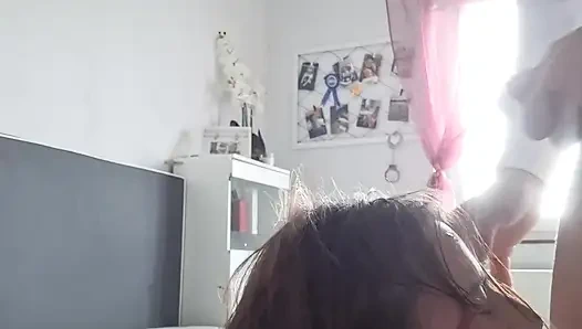 Bu kaltak bacaklarının arasındaki deliğin ne için olduğunu biliyor