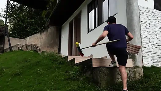 Permainan panas dengan saudara tiri saya lepas kendali dan saya akhirnya menidurinya