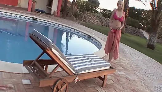 Karolina King Bikini Strip